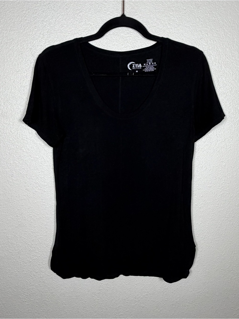 ZYIA Active Women’s M Black Scoop Neck Stretch Athletic Tee Casual Minimalist